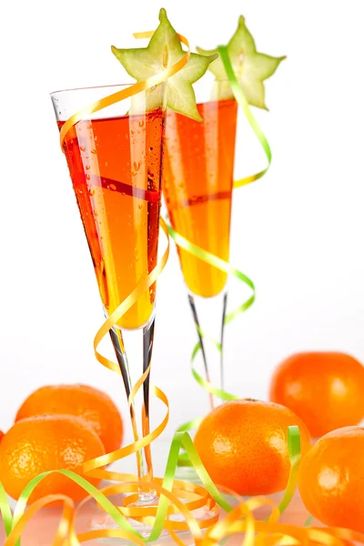 Cocktail de álcool laranja com carambola — Fotografia de Stock