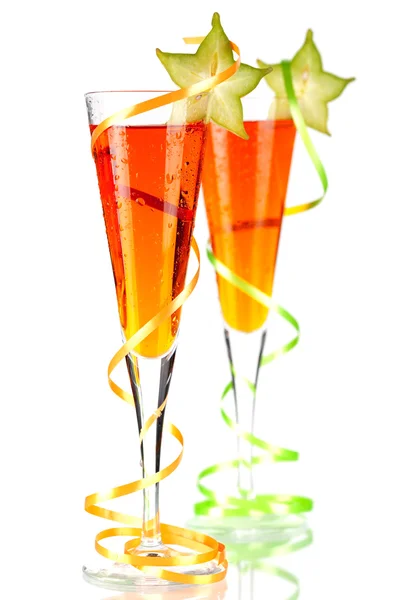 Апельсиновые коктейли с карамболой — стоковое фото