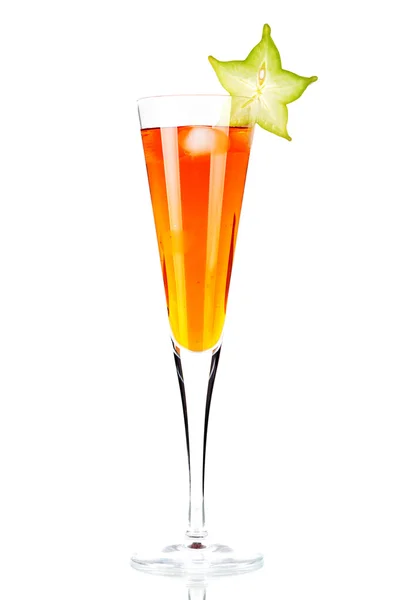 Апельсиновый коктейль с карамболой — стоковое фото