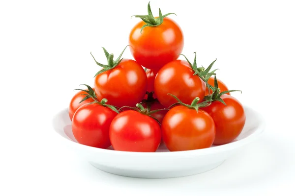Tomates cherry frescos en plato — Foto de Stock