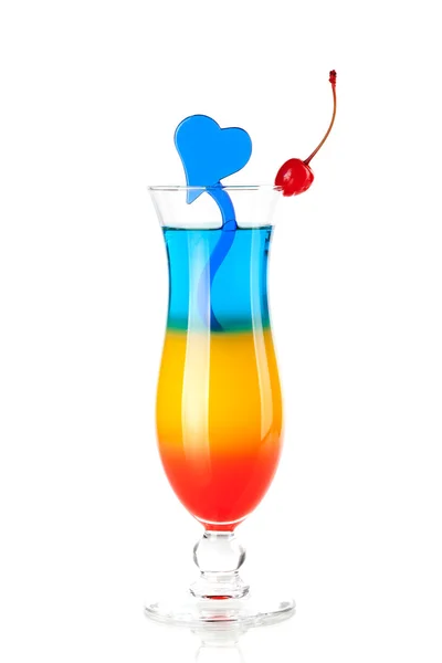 Cocktail tropical em camadas com azul ouvir — Fotografia de Stock