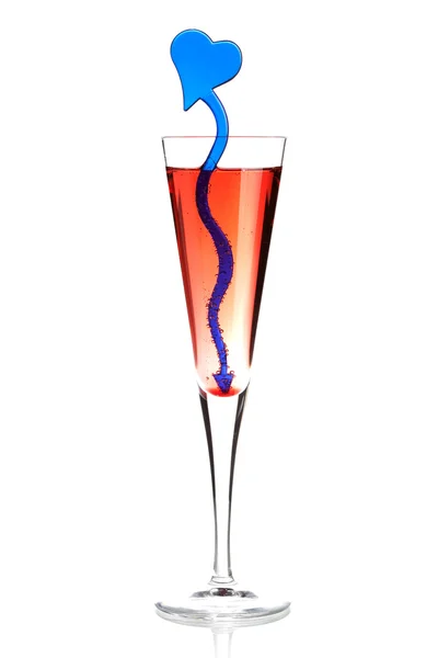 Champagne cocktail med blå hjärta — Stockfoto