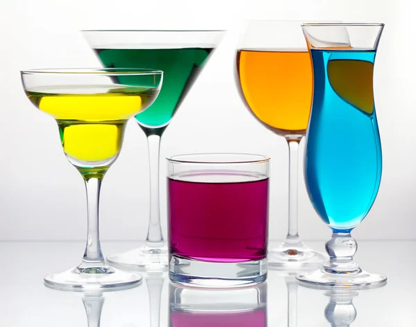 Mnoho barevných koktejlů — Stock fotografie