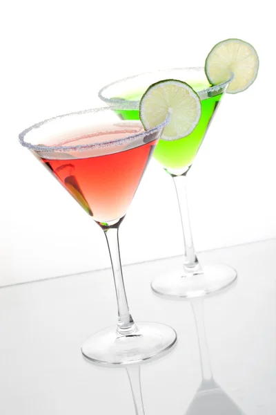 Два алкогольных коктейля — стоковое фото