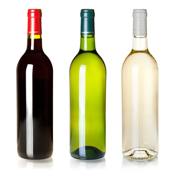 Três garrafas de vinho fechadas sem etiquetas — Fotografia de Stock