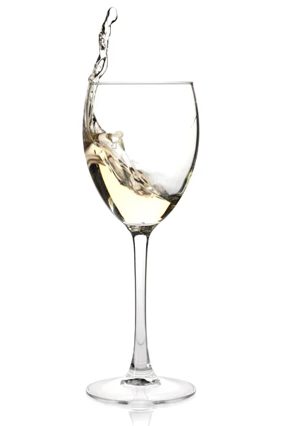 Брызги белого вина в стакан — стоковое фото