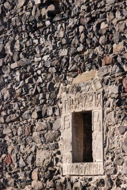 Ortaçağ Kalesi harabe duvarındaki kemer