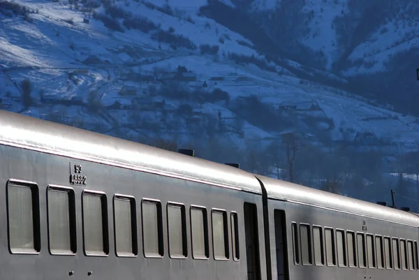 Comboio no fundo da montanha — Fotografia de Stock