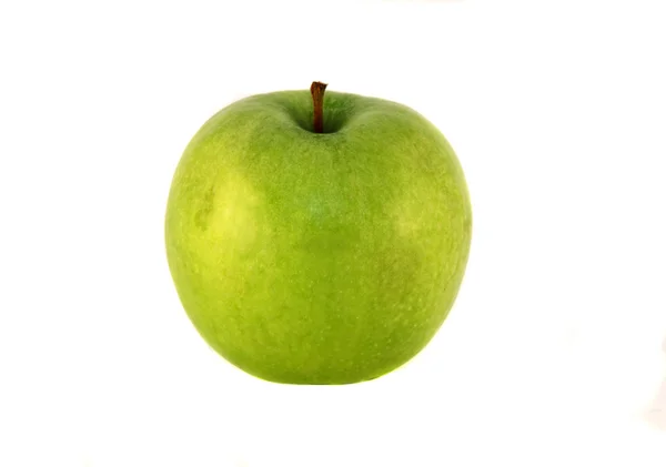 Măr proaspăt verde cu frunze verzi — Fotografie, imagine de stoc