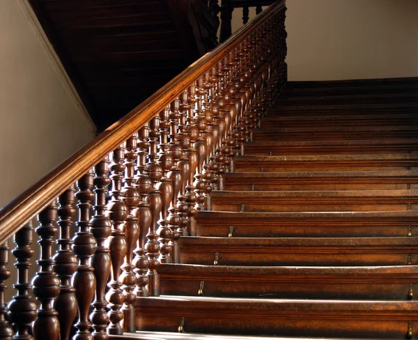 Ahşap merdiven artalanları — Stok fotoğraf