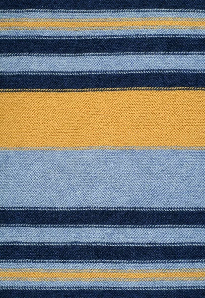 Sciarpa a righe lavorata a maglia — Foto Stock