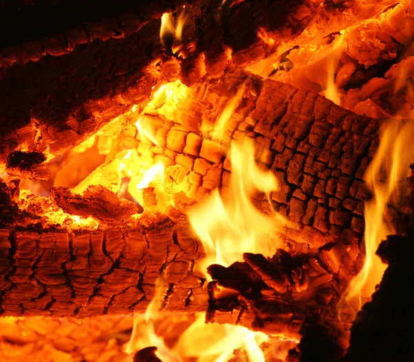 Płonące węgle gorąco — Zdjęcie stockowe