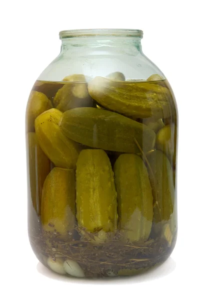 Dill pickles i en burk — Stockfoto