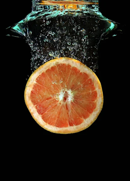 stock image Grapefruit falling into water