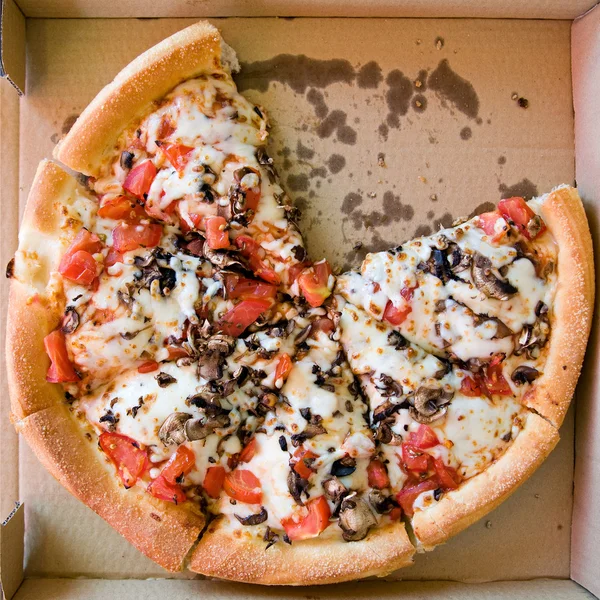 Pizza i en låda Stockfoto