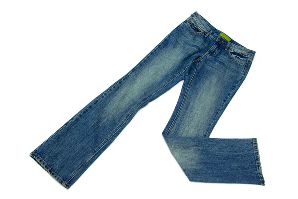 Голубые джинсы на белом — стоковое фото