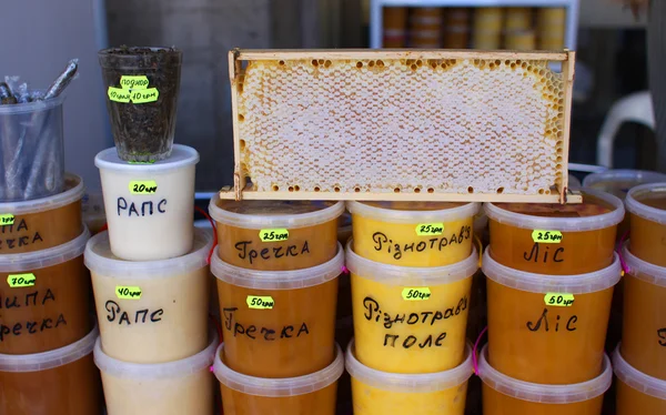 Miel en frascos —  Fotos de Stock