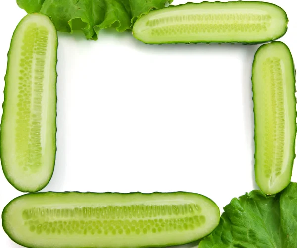 Çerçeve üzerinde izole bir salatalık gelen bir — Stok fotoğraf