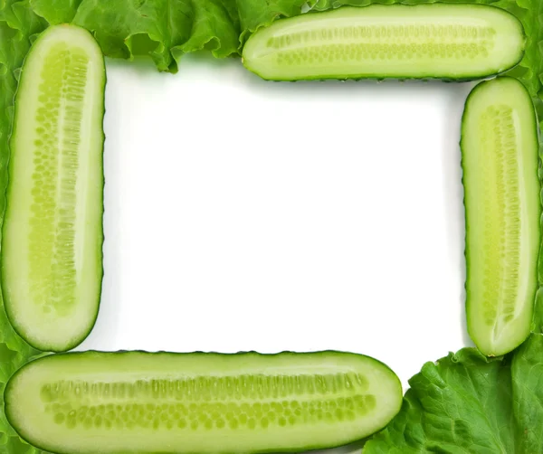Çerçeve üzerinde izole bir salatalık gelen bir — Stok fotoğraf