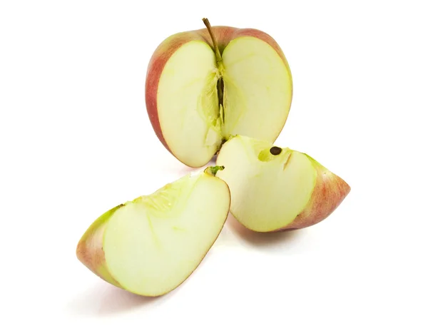 Φέτα κόκκινο μήλο που απομονώνονται σε λευκό — Φωτογραφία Αρχείου