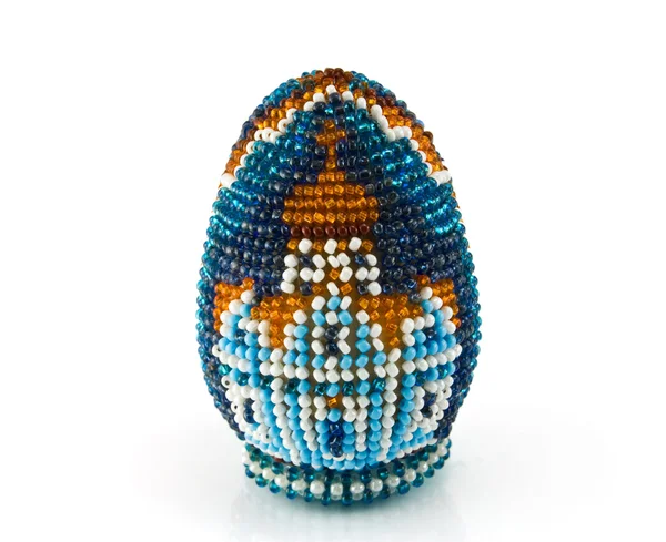 Huevo de Pascua sobre fondo blanco —  Fotos de Stock