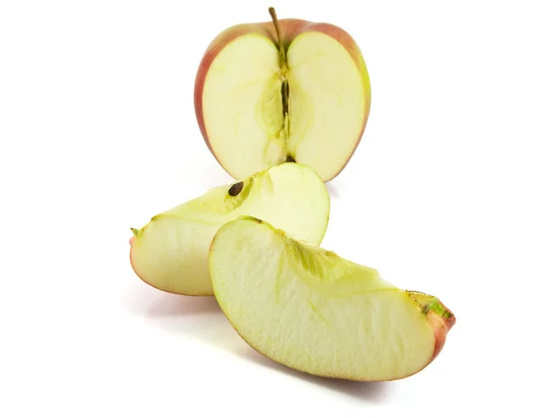 Φέτα κόκκινο μήλο που απομονώνονται σε λευκό — Φωτογραφία Αρχείου