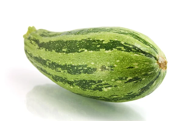 Zucchine verdi isolate su bianco — Foto Stock