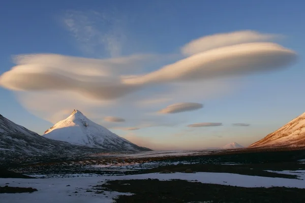 Kamen montanha e nuvens fantásticas Imagens De Bancos De Imagens