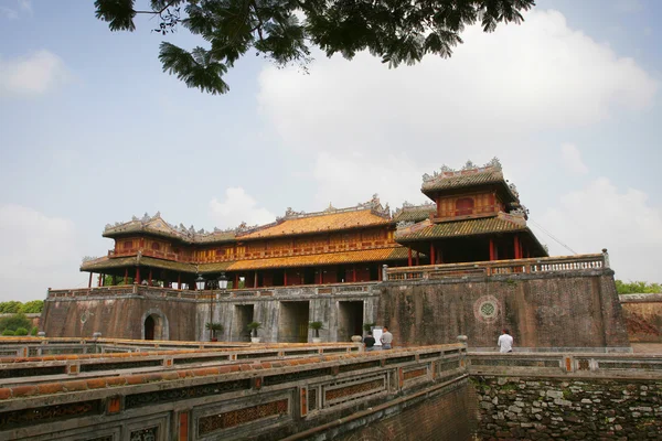 Palacio de los emperadores en la ciudad de Hue. Vietnam . Fotos De Stock