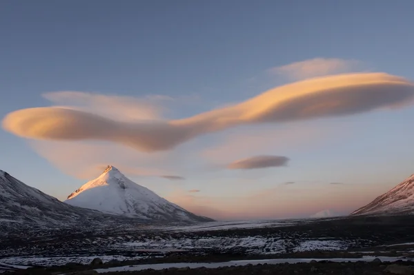 Montaña Kamen y nubes fantásticas — Foto de Stock