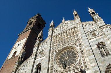 monza cephesinde Duomo'ya