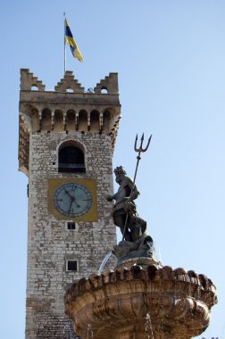 Trento nettuno ve torre civica