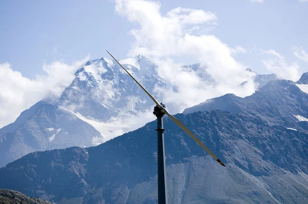 Turbina eólica de montaña — Foto de Stock