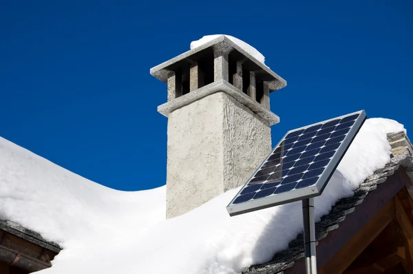 Painel solar de montanha — Fotografia de Stock