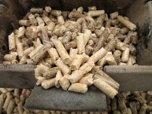 Crucible and wood pellets — Stock Photo, Image