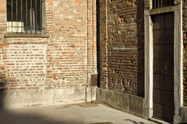 Red brick wall corner — Stock Photo, Image
