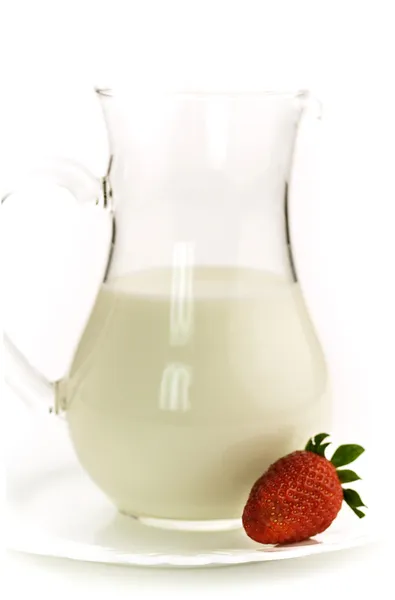 Mjölk och jordgubbe — Stockfoto