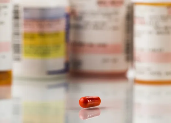 Fechar a pílula vermelha — Fotografia de Stock