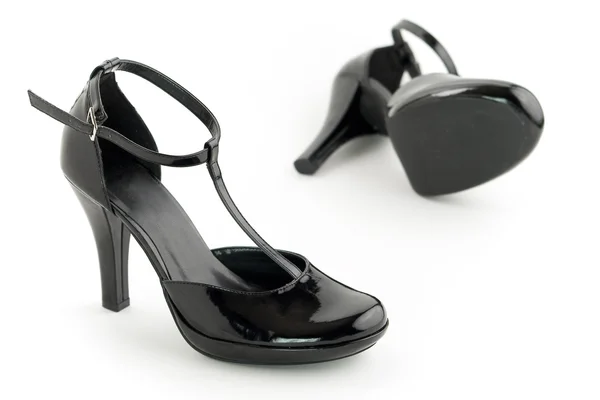 Beyaz bir arka plan üzerinde siyah seksi ayakkabı — Stok fotoğraf