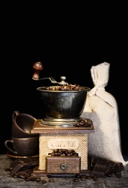 Stilles Leben mit antiken Kaffeemühle — Stockfoto