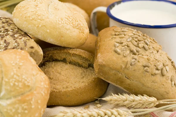 Fresh bread and milk — Stock Photo, Image