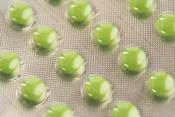 Närbild på gröna piller — Stockfoto
