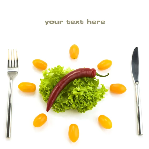 Красный острый перец чили, салат и вишня — стоковое фото