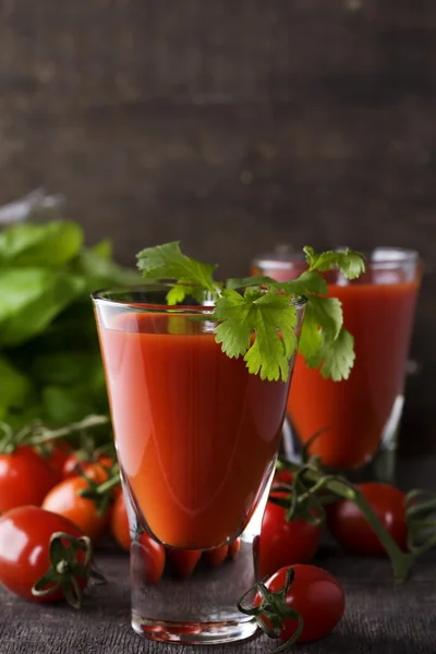 Sok z pomidorów świeżych lub krwawa mary — Zdjęcie stockowe