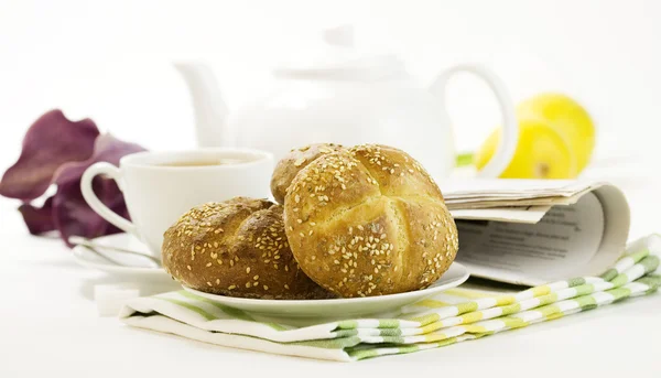 朝食 whith 無愛想なフランスパン — ストック写真