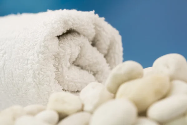 Biały ręcznik na plaży — Zdjęcie stockowe
