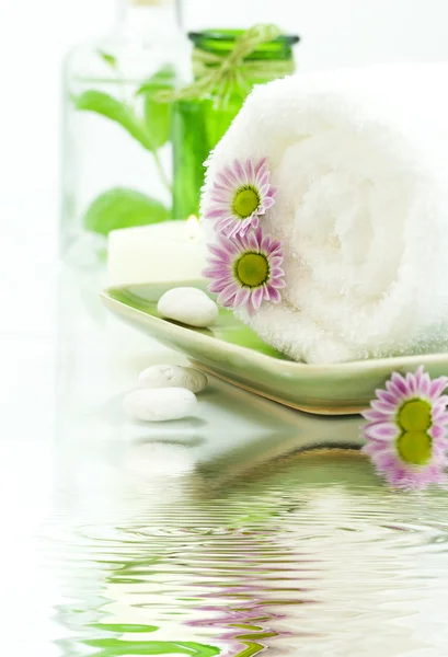 Asciugamano con fiori — Foto Stock
