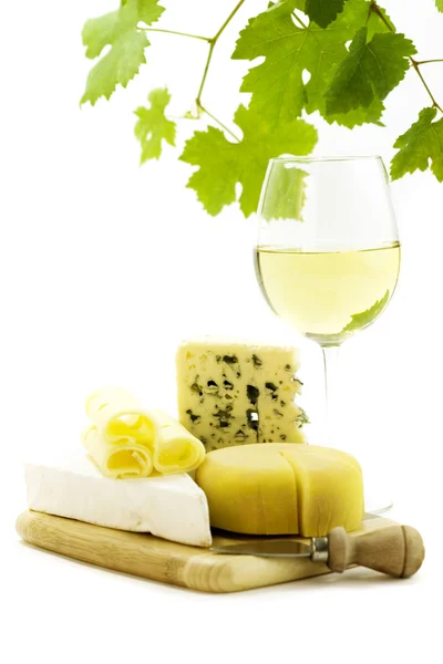 Біле вино і сир — стокове фото