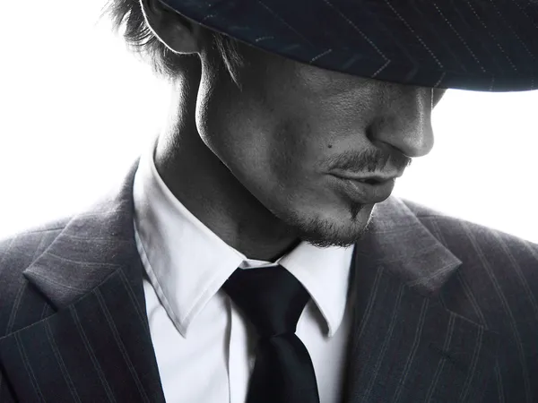 Portret van de stijlvolle man in een hoed — Stockfoto