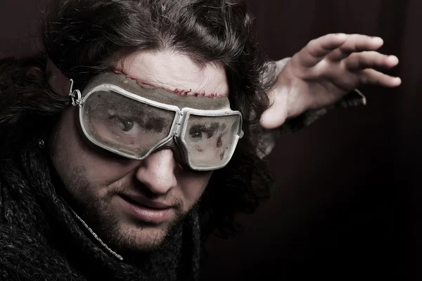 Bearded emotional man in goggles — Stock Photo, Image